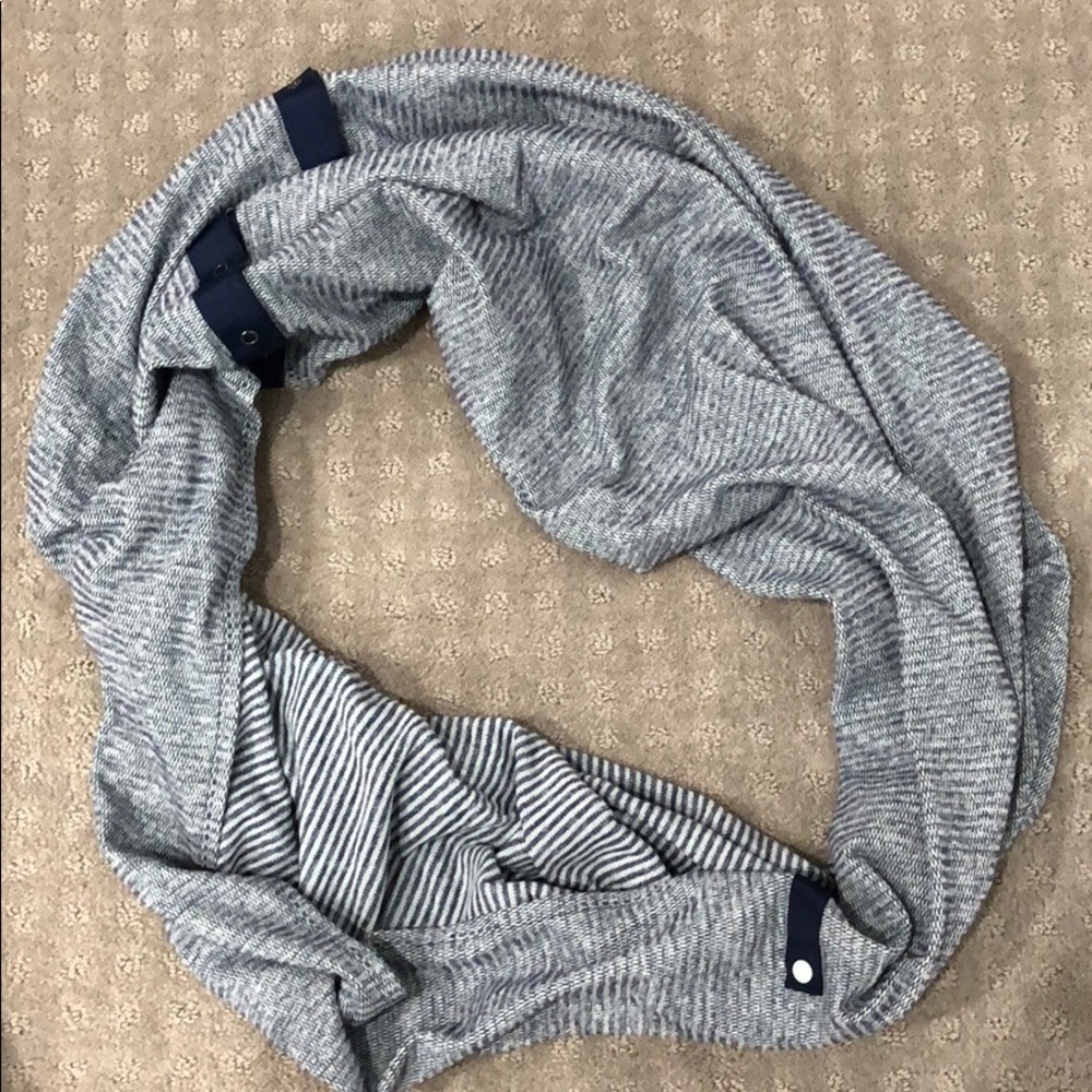 Lululemon infinity scarf